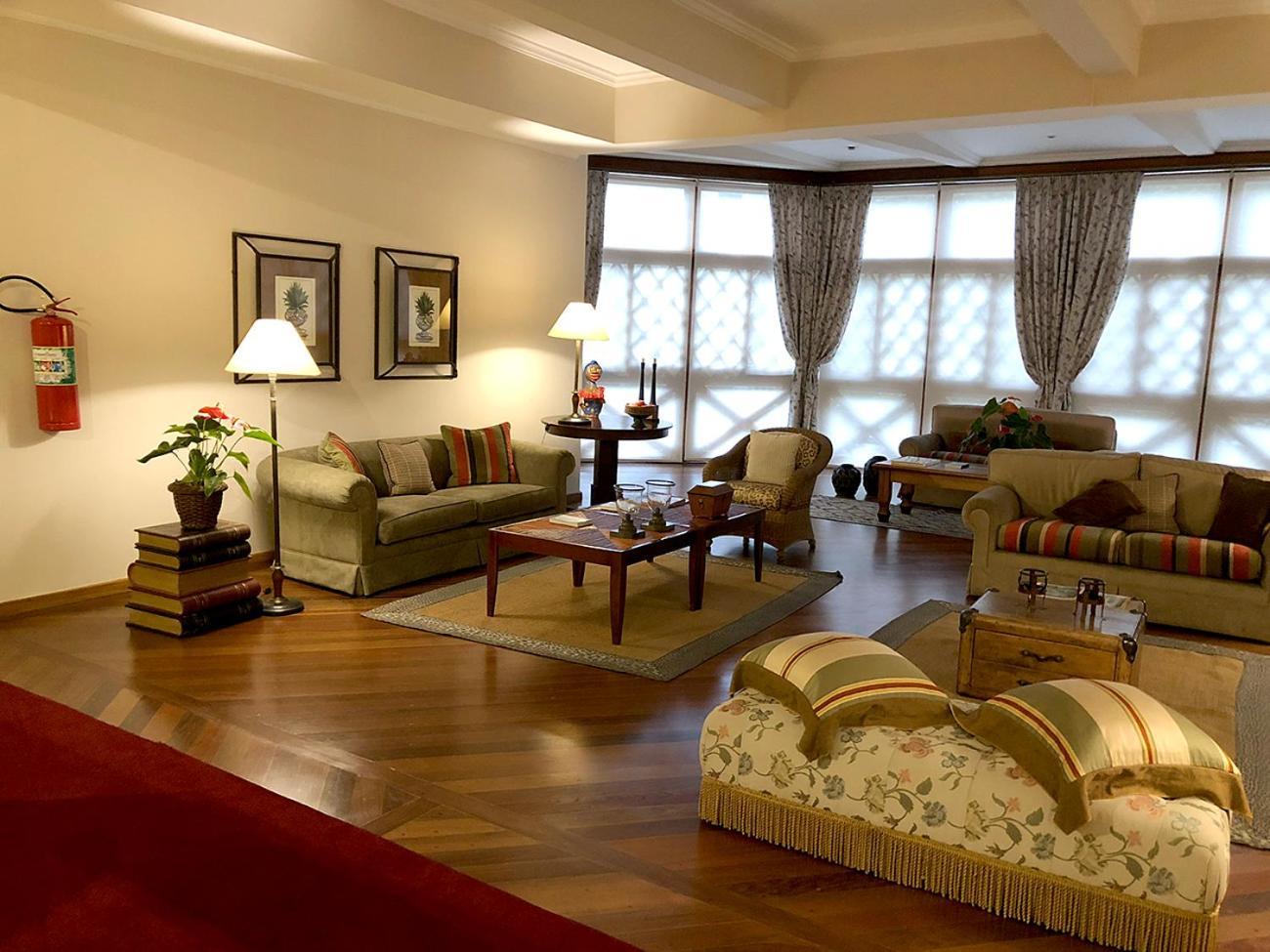 Center Suico Flats Apartahotel
